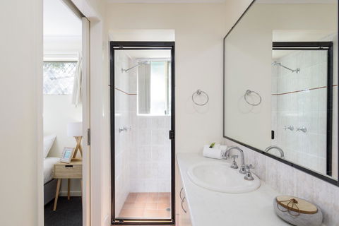 Rainbow Getaway Holiday Apartments - Whitsundays Accommodation 8