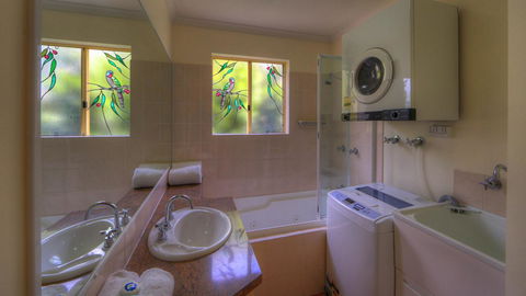 Rainbow Getaway Holiday Apartments - Whitsundays Accommodation 29