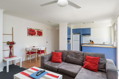 Rainbow Getaway Holiday Apartments - Whitsundays Accommodation 6