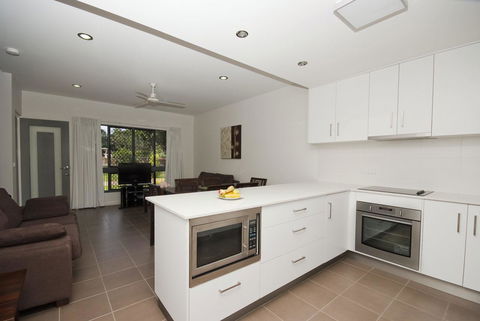 Woodville Beach Townhouse 6 - Whitsundays Accommodation 4