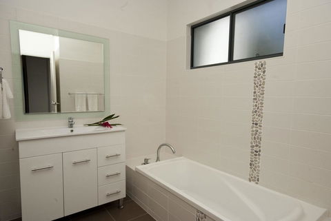 Woodville Beach Townhouse 6 - Whitsundays Accommodation 9