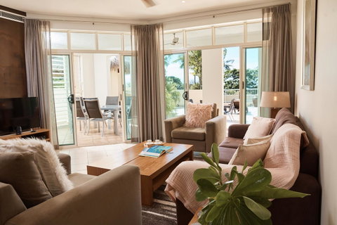Sea Change Beachfront Apartments - Whitsundays Accommodation 5