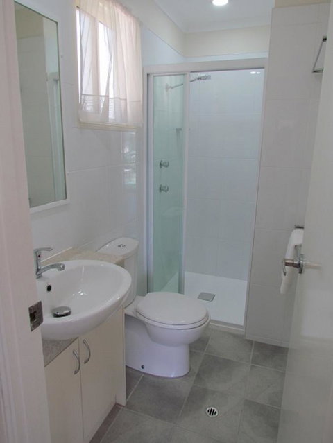 Alex Beach Cabins And Tourist Park - Whitsundays Accommodation 37