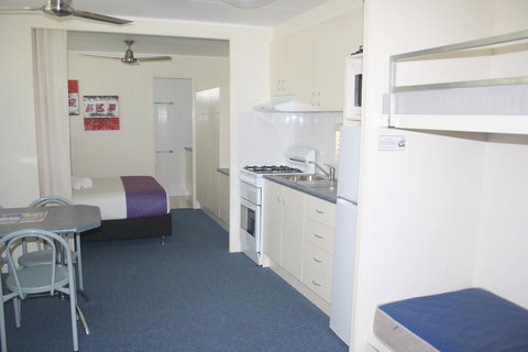 Alex Beach Cabins And Tourist Park - Whitsundays Accommodation 41