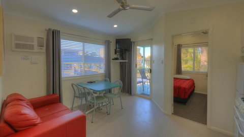 Alex Beach Cabins And Tourist Park - Whitsundays Accommodation 32