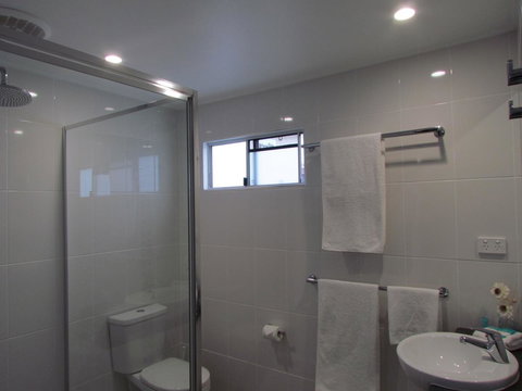 Alex Beach Cabins And Tourist Park - Whitsundays Accommodation 1