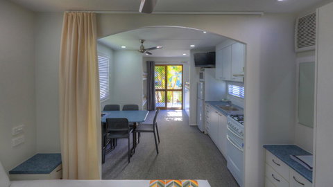 Alex Beach Cabins And Tourist Park - Whitsundays Accommodation 24