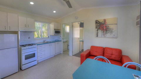 Alex Beach Cabins And Tourist Park - Whitsundays Accommodation 22