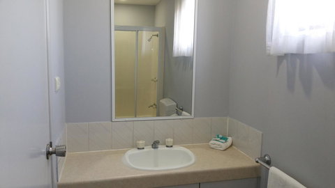 Alex Beach Cabins And Tourist Park - Whitsundays Accommodation 2