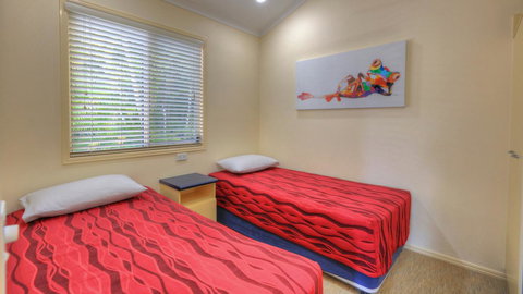 Alex Beach Cabins And Tourist Park - Whitsundays Accommodation 12