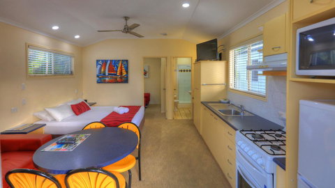 Alex Beach Cabins And Tourist Park - Whitsundays Accommodation 11