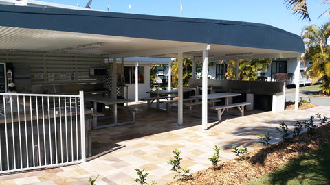Alex Beach Cabins And Tourist Park - Whitsundays Accommodation 21