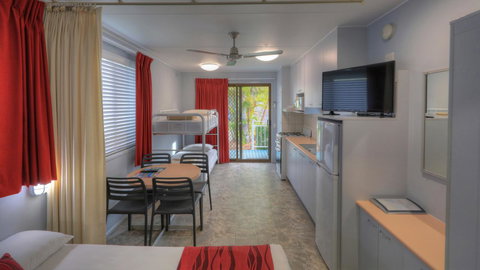 Alex Beach Cabins And Tourist Park - Whitsundays Accommodation 33
