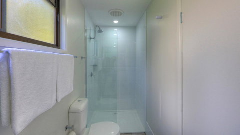 Alex Beach Cabins And Tourist Park - Whitsundays Accommodation 28