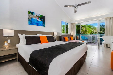 By The Sea Port Douglas - Whitsundays Accommodation 2