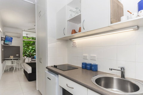 By The Sea Port Douglas - Whitsundays Accommodation 13