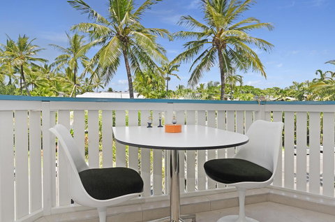 By The Sea Port Douglas - Whitsundays Accommodation 18