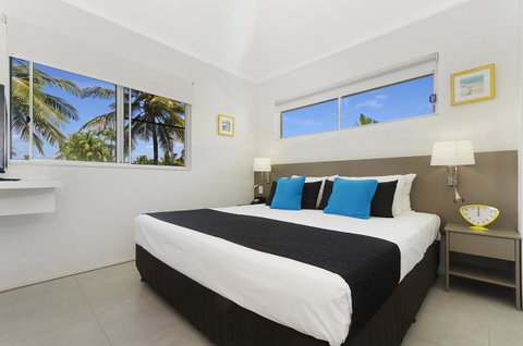 By The Sea Port Douglas - Whitsundays Accommodation 17