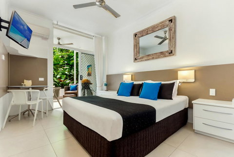 By The Sea Port Douglas - Whitsundays Accommodation 11