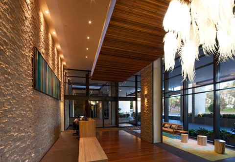 Oaks Redcliffe Mon Komo Suites - Whitsundays Accommodation 13