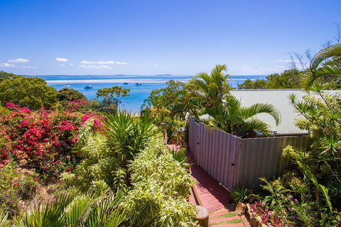 1770 Beach Shacks - Whitsundays Accommodation 1