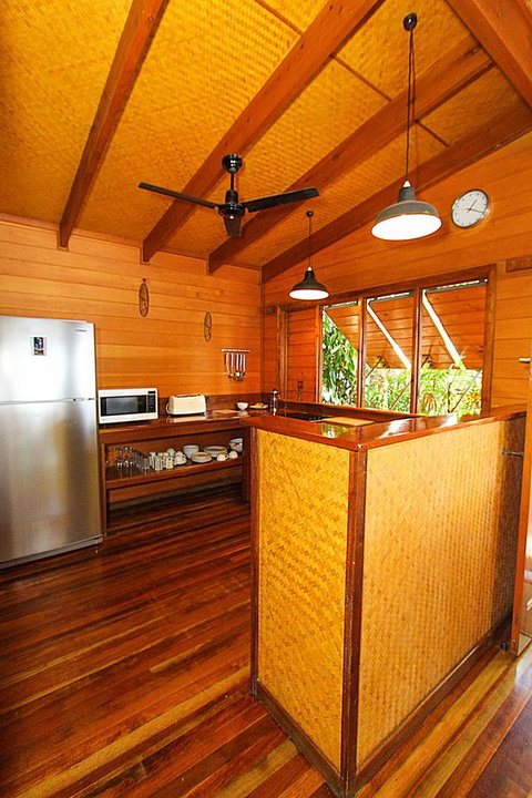 1770 Beach Shacks - Whitsundays Accommodation 6