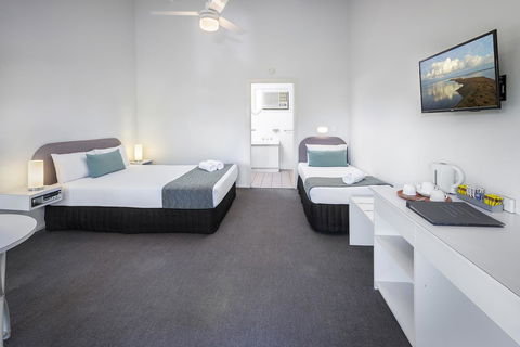 The Beach Motel Hervey Bay - Whitsundays Accommodation 12