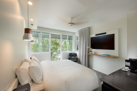 Heart Hotel And Gallery Whitsundays - Whitsundays Accommodation 3