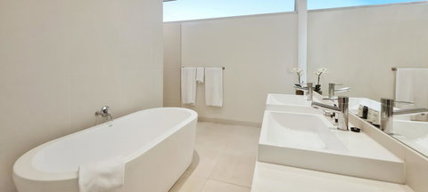 Pool Resort Port Douglas - Whitsundays Accommodation 27