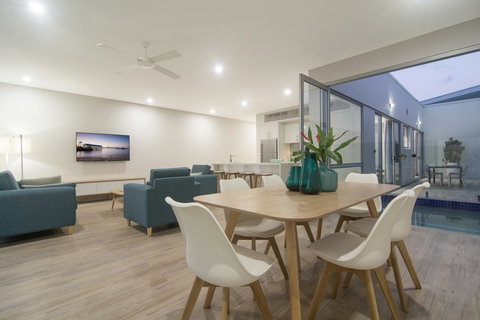 Pool Resort Port Douglas - Whitsundays Accommodation 37