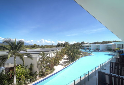 Pool Resort Port Douglas - Whitsundays Accommodation 11