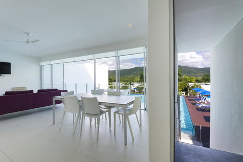 Pool Resort Port Douglas - Whitsundays Accommodation 19