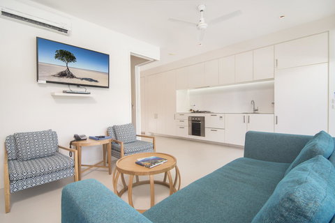 Pool Resort Port Douglas - Whitsundays Accommodation 7