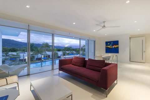 Pool Resort Port Douglas - Whitsundays Accommodation 17