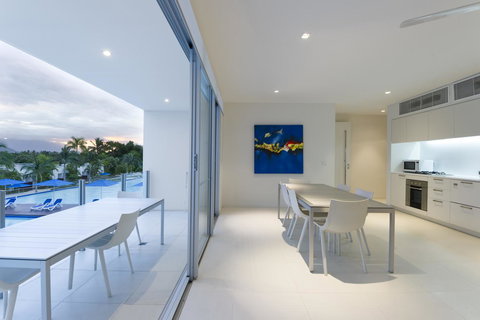 Pool Resort Port Douglas - Whitsundays Accommodation 16