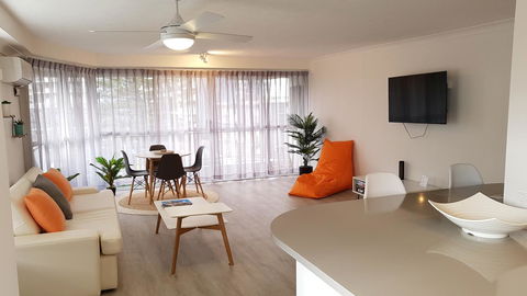 Surfers Chalet - Whitsundays Accommodation 11