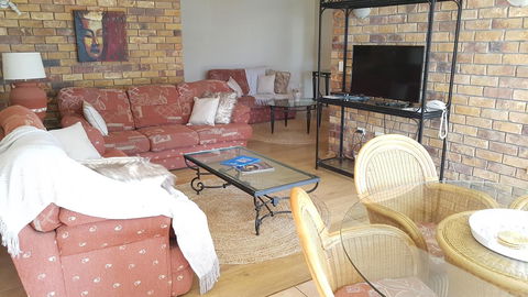 Surfers Chalet - Whitsundays Accommodation 24