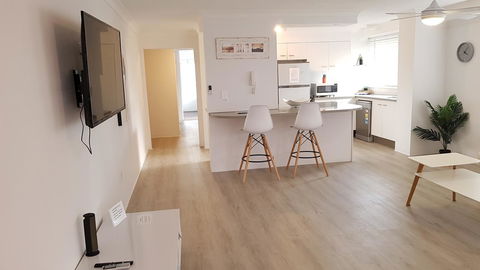 Surfers Chalet - Whitsundays Accommodation 10