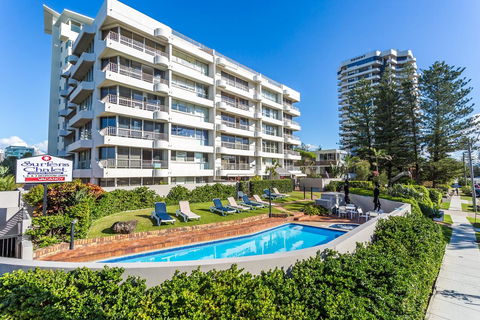 Surfers Chalet - Whitsundays Accommodation 0