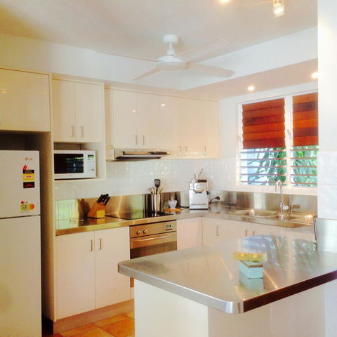 [ ANDY'S BEACH HOUSE ] - Whitsundays Accommodation 36