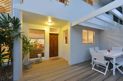 [ ANDY'S BEACH HOUSE ] - Whitsundays Accommodation 7