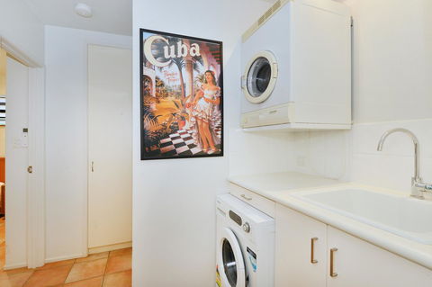 [ ANDY'S BEACH HOUSE ] - Whitsundays Accommodation 30