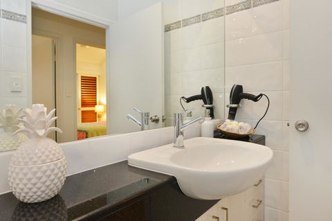 [ ANDY'S BEACH HOUSE ] - Whitsundays Accommodation 28