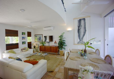[ ANDY'S BEACH HOUSE ] - Whitsundays Accommodation 34