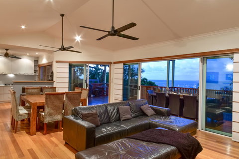 Bella Vista On Nara Pets Welcome - Whitsundays Accommodation 10