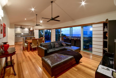 Bella Vista On Nara Pets Welcome - Whitsundays Accommodation 11