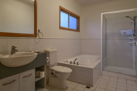 Bella Vista On Nara Pets Welcome - Whitsundays Accommodation 16