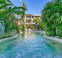 Sea Point on Trinity Beach - Whitsundays Accommodation