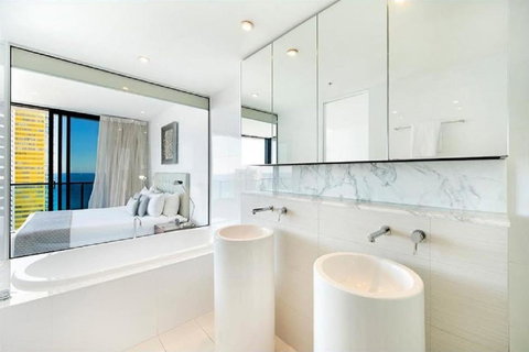 Oracle Resort Broadbeach - Gclr - Whitsundays Accommodation 2