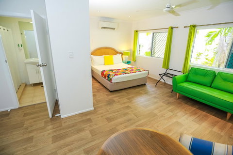 Port Douglas Motel - Whitsundays Accommodation 11